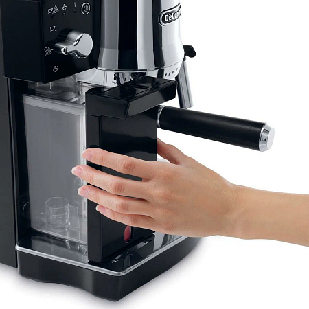 изображение Кофеварка рожковая DeLonghi Dedica EC 820.B 